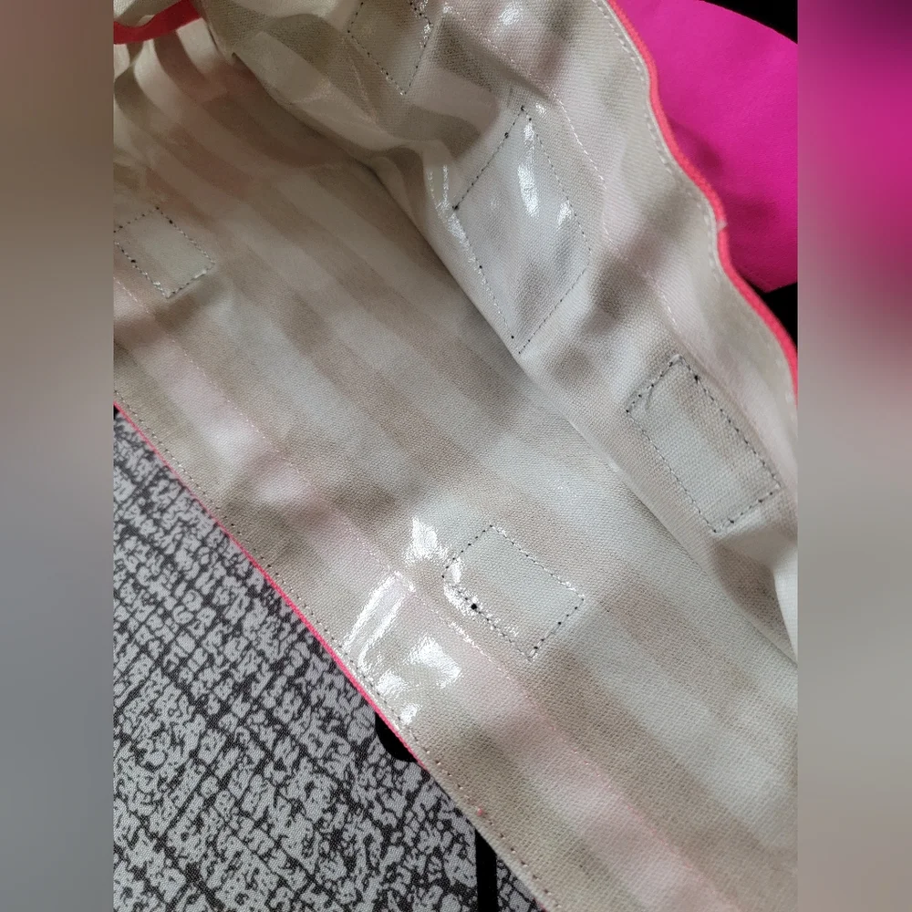 NWT Victoria's Secret Stripped Beach Tote - Picture 3 of 12